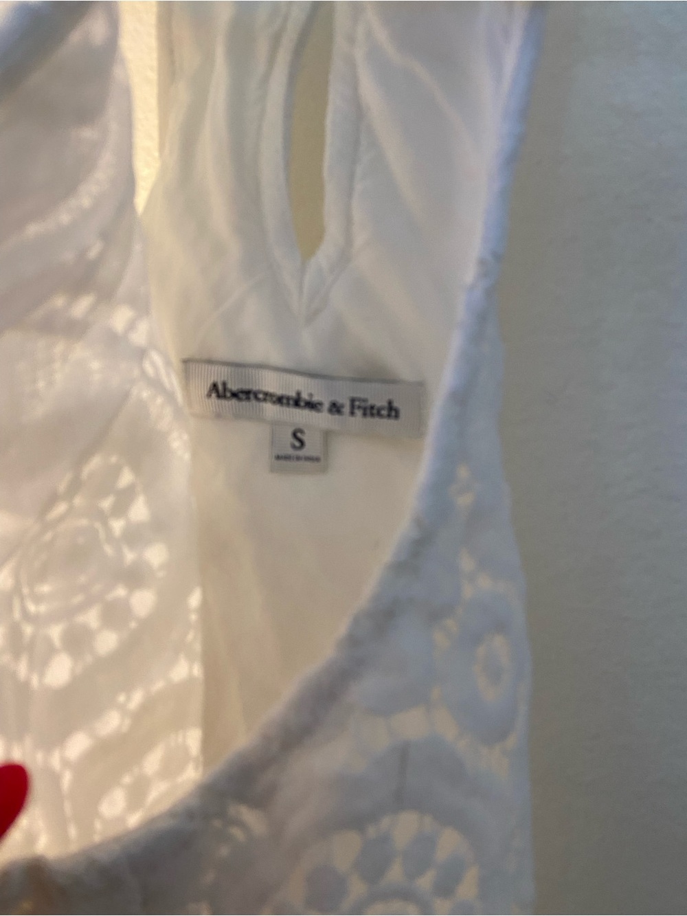 Abercrombie and fitch women’s size small white eyelit crop top with scallop - Picture 2 of 4